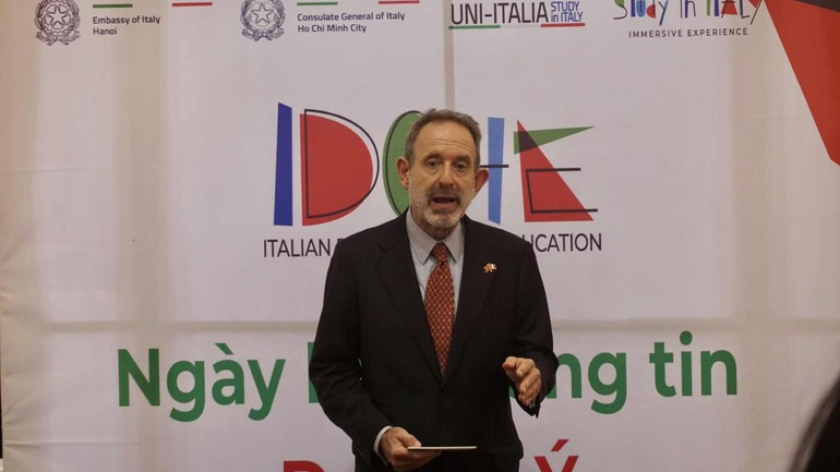 Italian Ambassador to Viet Nam Marco Della Seta speaks at the event. Italian Ambassador to Viet Nam Marco Della Seta speaks at the event.