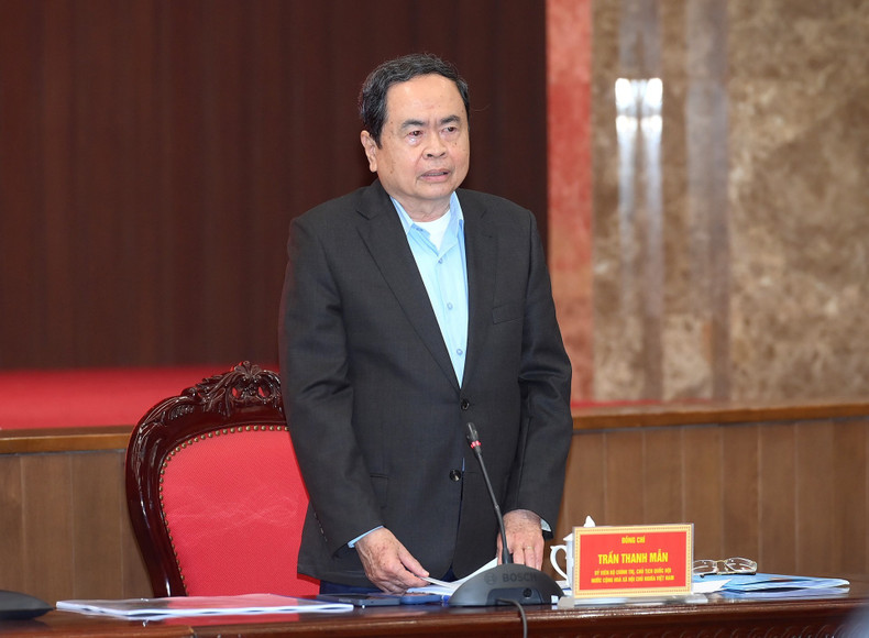 National Assembly Chairman Tran Thanh Man speaks at the working session.