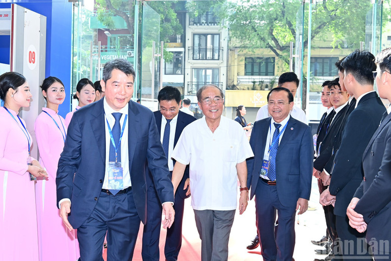 Former National Assembly Chairman Nguyen Sinh Hung at the ceremony. Former National Assembly Chairman Nguyen Sinh Hung at the ceremony.