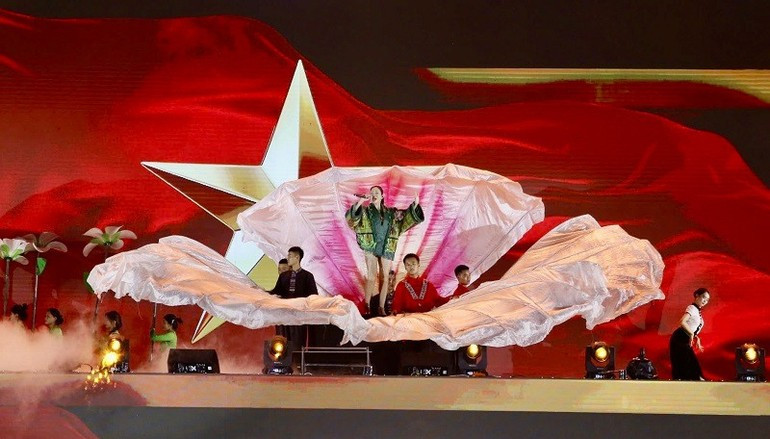 One of the most special performances during art programme opening the Northwestern Quintessence – Dien Bien Festival 2025. One of the most special performances during art programme opening the Northwestern Quintessence – Dien Bien Festival 2025.