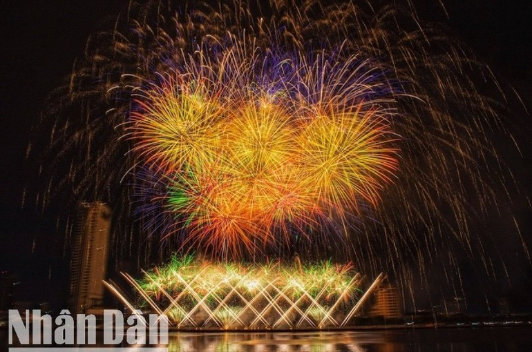 Da Nang International Fireworks Festival has become a signature event elevating Da Nang’s status on the global tourism map. (Photo: Anh Dao) Da Nang International Fireworks Festival has become a signature event elevating Da Nang’s status on the global tourism map. (Photo: Anh Dao)