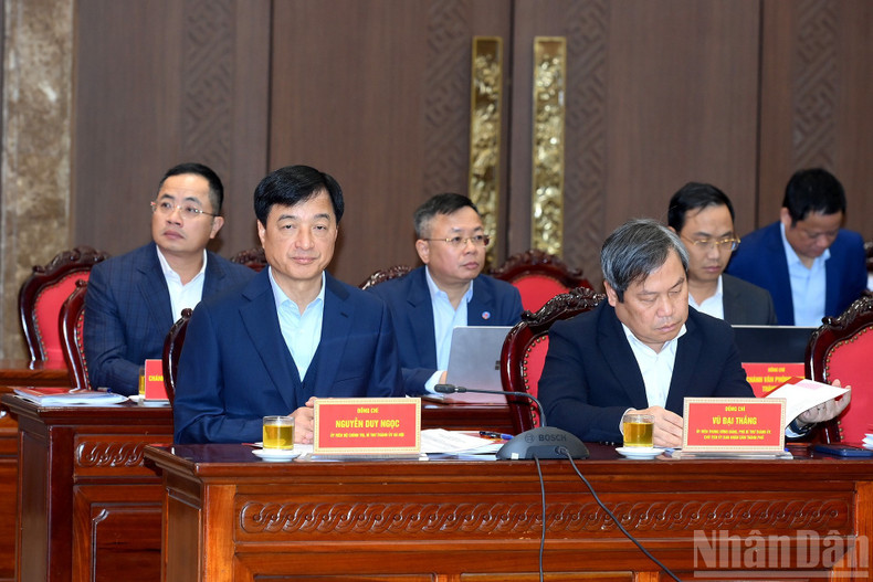 Ha Noi leaders attend the event.