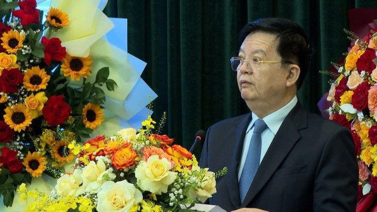 Deputy Prime Minister Mai Van Chinh attends and delivers guidance at the ceremony.