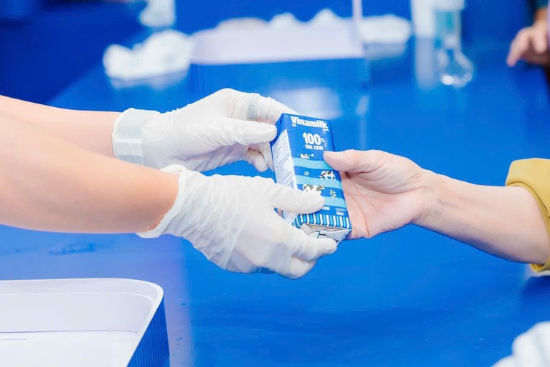 “Since its founding and throughout nearly 50 years of development, Vinamilk has always defined its mission as ‘Care’. We care for people through the best nutritional products that meet international standards,” affirmed Nguyen Quang Tri, Vinamilk’s Chief Marketing Officer. (Photo: Vi Nam)