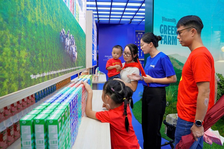 Vinamilk – a national product that has been a companion to families and generations of Vietnamese people. (Photo: Nguyen Dong)
