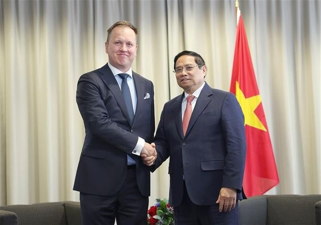 Prime Minister Pham Minh Chinh (R) and 5.0 Robotics CEO and co-founder Carlo Lustrissimi. (Photo: VNA) Prime Minister Pham Minh Chinh (R) and 5.0 Robotics CEO and co-founder Carlo Lustrissimi. (Photo: VNA)