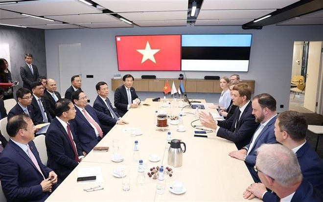 Prime Minister Pham Minh Chinh at a meeting with leaders of Cybernetica. (Photo: VNA) Prime Minister Pham Minh Chinh at a meeting with leaders of Cybernetica. (Photo: VNA)