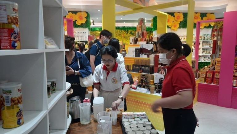 Ho Chi Minh City food and foodstuff enterprises display products at the Ho Chi Minh City Trade and Investment Promotion Centre. Ho Chi Minh City food and foodstuff enterprises display products at the Ho Chi Minh City Trade and Investment Promotion Centre.