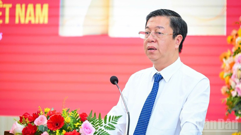 Director and Editor-in-Chief of the Su That (Truth) National Political Publishing House Vu Trong Lam speaks at the event. tinhhoacm-vtl.jpg