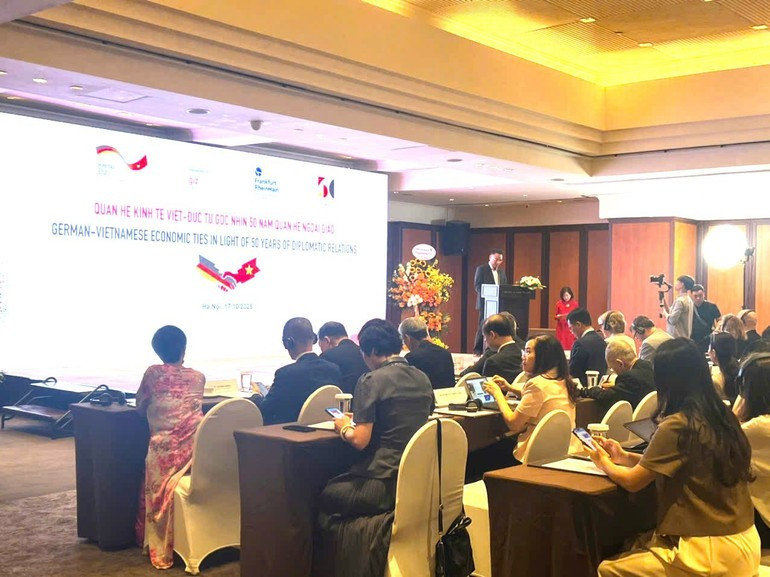 Tran Van Son expressed his belief that trade and investment relations between Viet Nam and Germany will develop strongly in the time ahead. Tran Van Son expressed his belief that trade and investment relations between Viet Nam and Germany will develop strongly in the time ahead.