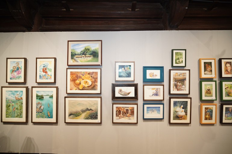 The exhibition showcases artworks in diverse media and styles. The exhibition showcases artworks in diverse media and styles.