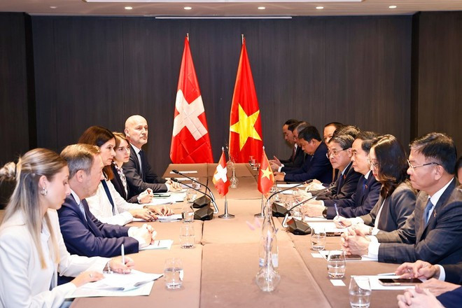 The meeting between NA Chairman Tran Thanh Man and President of the Swiss National Council Maja Riniker in Geneva on July 29. (Photo: VNA) The meeting between NA Chairman Tran Thanh Man and President of the Swiss National Council Maja Riniker in Geneva on July 29. (Photo: VNA)