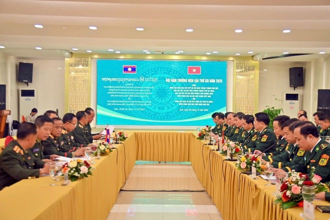 The meeting between the Border Guard Commands of Hue, Da Nang and Quang Ngai and the Military Command of Laos’ Sekong province (Photo: VNA)