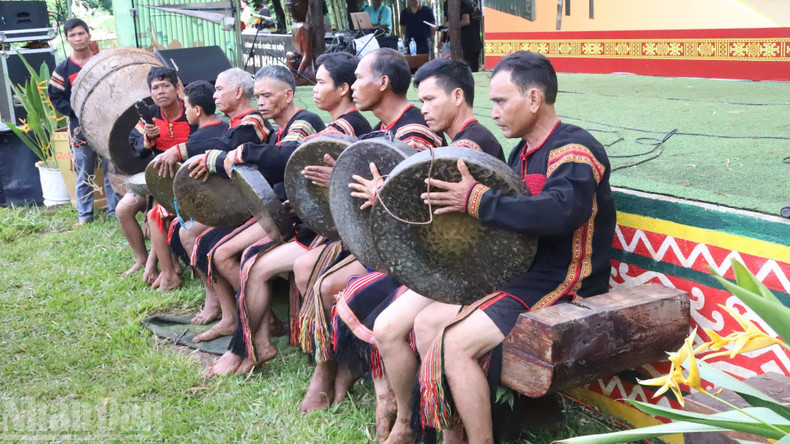 The Space of Gong Culture in the Central Highlands has been inscribed by UNESCO as Intangible Cultural Heritage of Humanity.