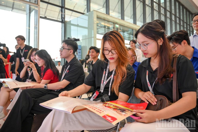 Recent special editions by Nhan Dan Newspaper have developed a remarkable appeal among younger audiences. Recent special editions by Nhan Dan Newspaper have developed a remarkable appeal among younger audiences.
