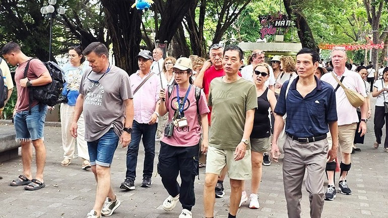 Visitors at Hoan Kiem Lake.