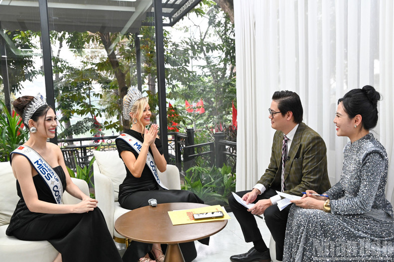 The exchange took place in a warm and friendly atmosphere.