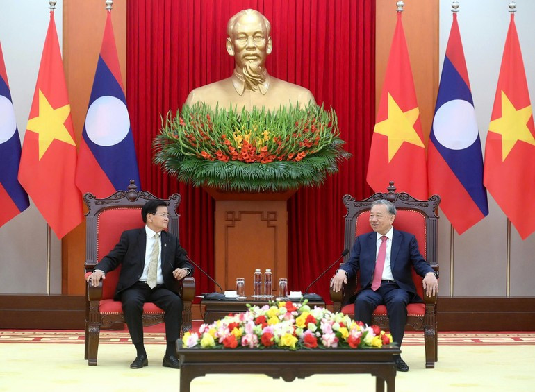 General Secretary To Lam meets Lao General Secretary and President Thongloun Sisoulith on the occasion of attending the Signing Ceremony for the United Nations Convention against Cybercrime in Ha Noi, October 25, 2025. (Photo: DANG KHOA)
