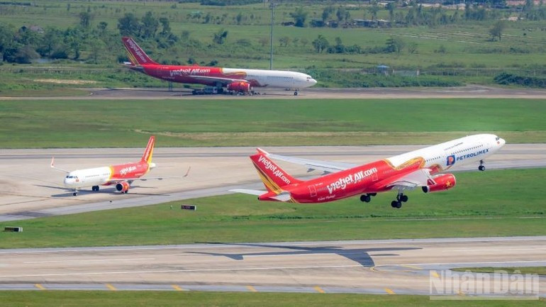 The commercial fleets of Vietnamese airlines have also expanded significantly, rising from 134 aircraft in 2015 to 254 in 2024, featuring modern models. The commercial fleets of Vietnamese airlines have also expanded significantly, rising from 134 aircraft in 2015 to 254 in 2024, featuring modern models.