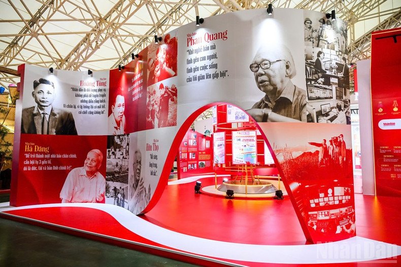 Zone C: “The Heart and the Pen”, presenting portraits and memorable quotes from Editors-in-Chief of Nhan Dan from its founding to today, including Hoang Tung, Thep Moi, Phan Quang, Ha Dang and Huu Tho. img-5501.jpg