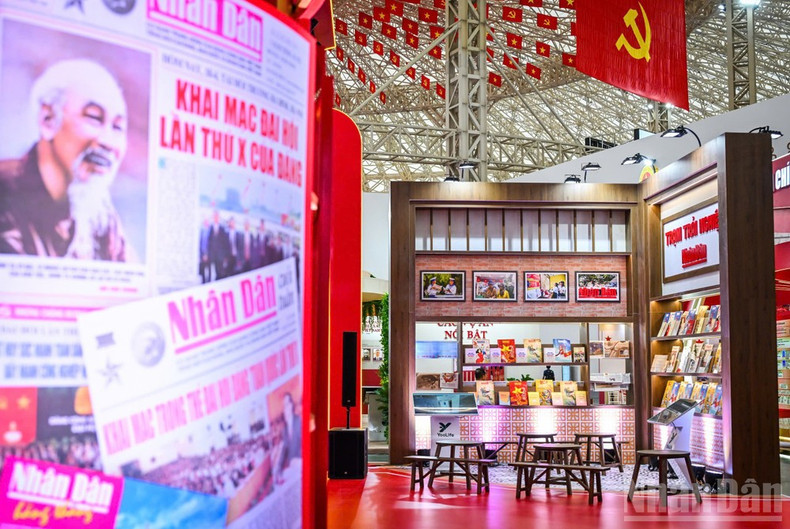 Zone E: The experience station, displaying special editions of Nhan Dan for National Day (September 2) and commemorative issues in 2025, such as the 135th anniversary of President Ho Chi Minh’s birth, the 70th anniversary of the Dien Bien Phu Victory, the 50th anniversary of national reunification, and the 100th anniversary of Viet Nam’s revolutionary press. img-5502.jpg