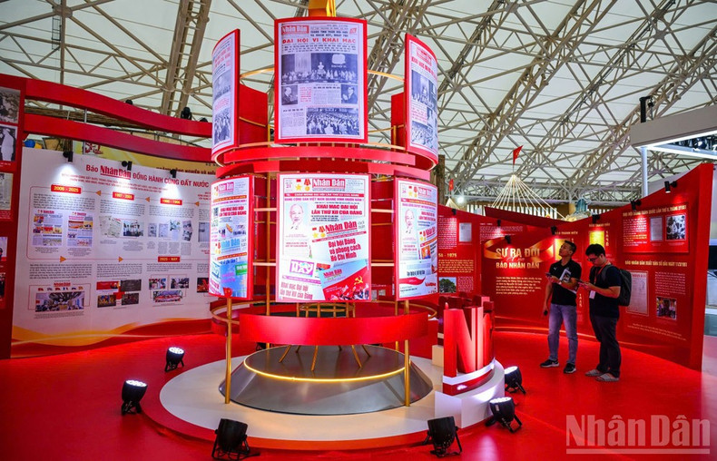 With the motto “A fighting pen – A vision of the Times – A guiding spirit”, the exhibition affirms the leading role and position of Nhan Dan – the central organ of the Communist Party of Viet Nam and the voice of the Party, the State and the people. img-5492.jpg