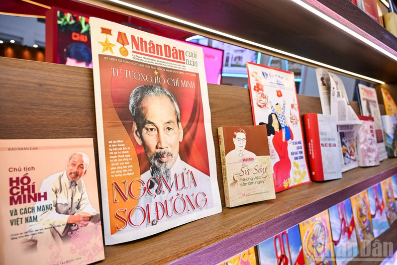 Special publications and books by Nhân Dân are also on display. img-5504.jpg