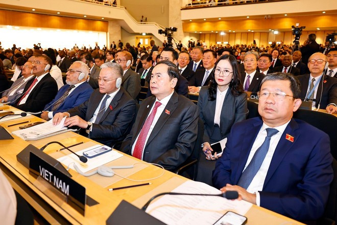 NA Chairman Tran Thanh Man (front, second from right) attends the opening ceremony of the sixth World Conference of Speakers of Parliament in Geneva on July 29. (Photo: VNA) NA Chairman Tran Thanh Man (front, second from right) attends the opening ceremony of the sixth World Conference of Speakers of Parliament in Geneva on July 29. (Photo: VNA)