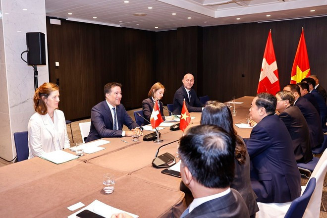The meeting between NA Chairman Tran Thanh Man and President of the Swiss Council of States Andrea Caroni in Geneva on July 29. (Photo: VNA) The meeting between NA Chairman Tran Thanh Man and President of the Swiss Council of States Andrea Caroni in Geneva on July 29. (Photo: VNA)