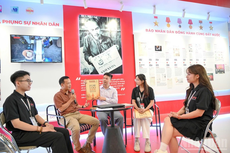 Each special edition of Nhan Dan Newspaper represents the collective intelligence, love, and responsibility of the Party newspaper’s journalists. (Photo: THE DAI) Each special edition of Nhan Dan Newspaper represents the collective intelligence, love, and responsibility of the Party newspaper’s journalists. (Photo: THE DAI)