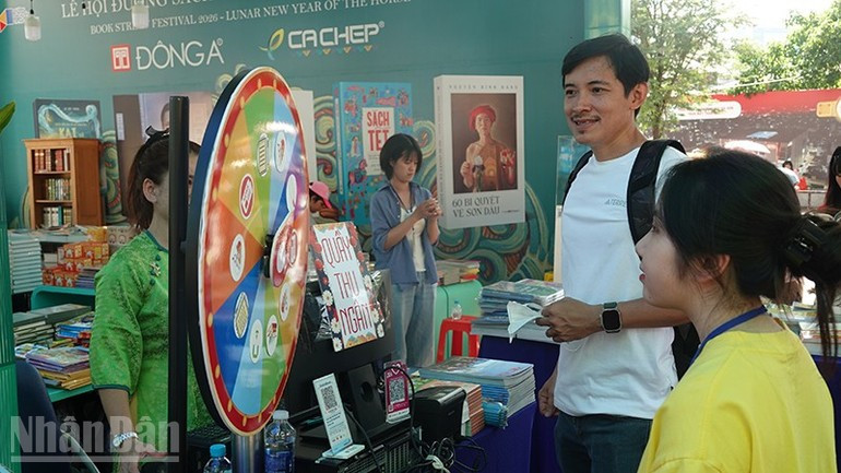 Many participating units organise games to engage visitors and readers.
