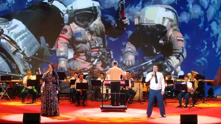 Performances by the Symphony Orchestra of the Russian Ministry of Civil Defence, Emergencies and Disaster Relief, featuring artists Mariya Kondratieva and Anton Lisichenko.