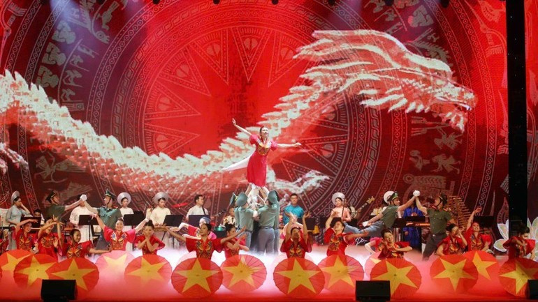 An art performance by Vietnamese artists.