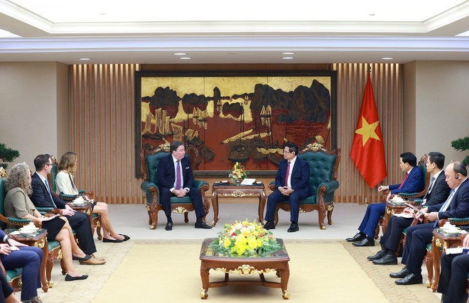 The meeting between Prime Minister Pham Minh Chinh and outgoing US Ambassador to Viet Nam Marc Knapper in Ha Noi on January 10 (Photo: VNA)