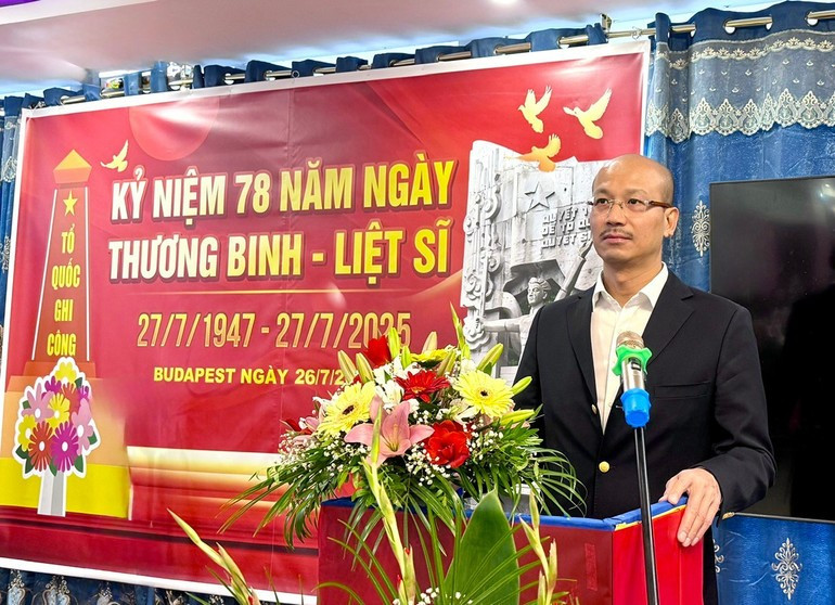 Ambassador Bui Le Thai speaks at the ceremony. (Photo: Embassy of Viet Nam in Hungary) Ambassador Bui Le Thai speaks at the ceremony. (Photo: Embassy of Viet Nam in Hungary)