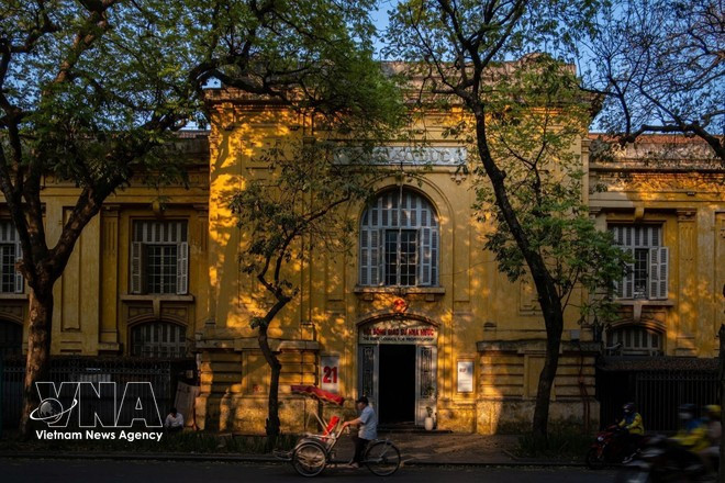 Golden autumn sunlight pours like honey over every street (Photo: VNA)