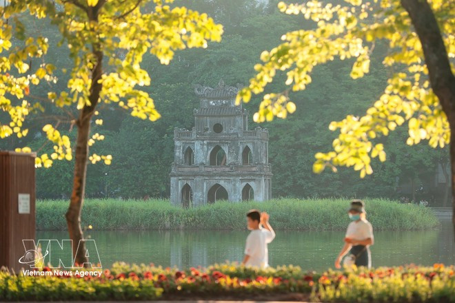 A gentle and romantic autumn afternoon in Ha Noi (Photo: VNA)
