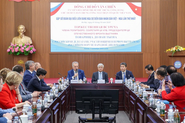Evgeny Grigoriev, Chairman of the Saint Petersburg Committee for External Relations, speaks at the meeting. Evgeny Grigoriev, Chairman of the Saint Petersburg Committee for External Relations, speaks at the meeting.