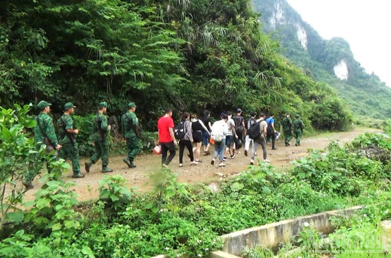 Cao Bang Provincial Border Guard forces prevent illegal entry and exit activities across the border. (Photo: Border Guard)