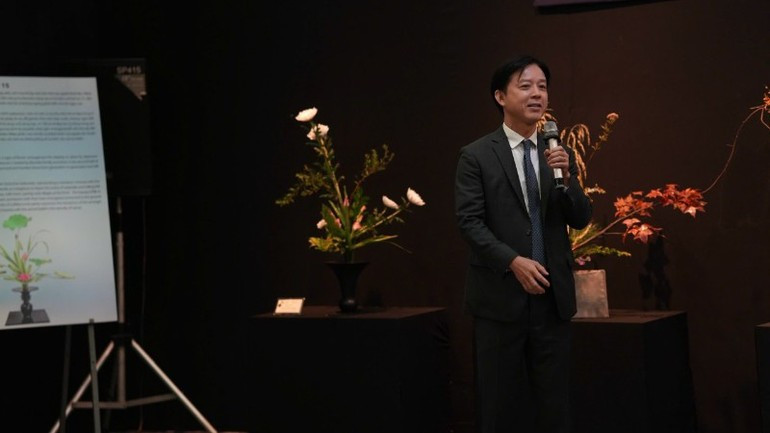 Ikebana art introduced to the public. Ikebana art introduced to the public.
