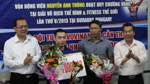 At the ceremony honouring bodybuilder Nguyen Anh Thong for his gold medal at the 5th World Bodybuilding and Physique Sports Championships