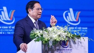 PM Pham Minh Chinh speaks at the high-level session of the 4th Vietnam Economic Forum (Photo: VGP)