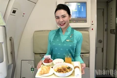 Flight attendants from Vietnam Airlines are offering special in-flight meals featuring Hung Yen egg lychees as part of the airline’s campaign to promote regional cuisine in the air.