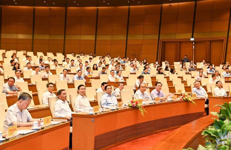Cadres grasp resolutions adopted at fifth plenum of 13th Party Central Committee ảnh 2 Cadres grasp resolutions adopted at fifth plenum of 13th Party Central Committee ảnh 2