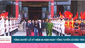 Standing Vice Chairman of the National Assembly Do Van Chien and Vice Chairmen Nguyen Khac Dinh and Nguyen Duc Hai attend the rehearsal for the ceremony commemorating the 80th anniversary of Viet Nam’s first General Election Day. (Photo: daibieunhandan.vn)