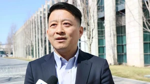 Professor Qu Qiang, commentator for the China Global Television Network (CGTN) and lecturer at the Minzu University of China, in an interview with the Viet Nam News Agency (Photo: VNA)