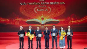 Authors and works receiving the A Prize. (Photo: Viet Linh)