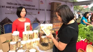 Promoting OCOP products and traditional craft village goods through trade fairs, exhibitions, and trade promotion programmes.