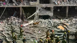 A building destroyed following Iran's attack in Tel Aviv, Israel. (Photo: Xinhua/VNA)