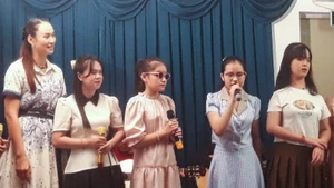 The second edition of the cultural programme ‘Singing for the blind’ continues this journey with a renewed mission: not only to serve, but also to understand the blind. (Photo: Ngoc Y)